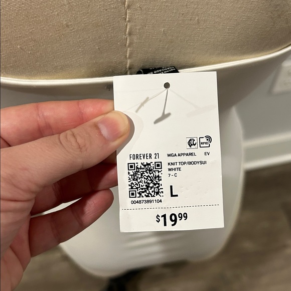 FOREVER‎ 21 FITTED TEE BODYSUIT - Picture 7 of 8